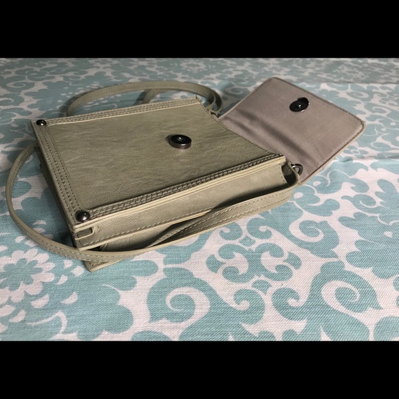 Women’s Universal Thread Crossbody Bag - Picture 4 of 6